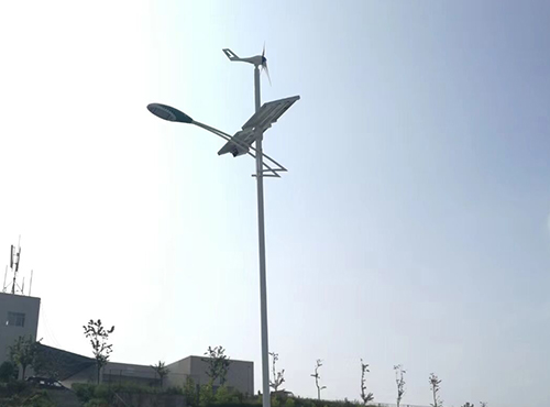 南京歐陸300W風光互補發電機為四川郫都縣鄉村道路點燃光亮